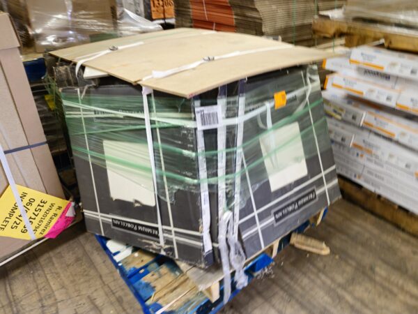 (PALLET OF 23 CASES. 383.84 SQ. FT. TOTAL) MSI Yulong White 24 in. x 24 in. Polished Porcelain Stone Look Floor and Wall Tile (16 sq. ft./Case) - Image 2